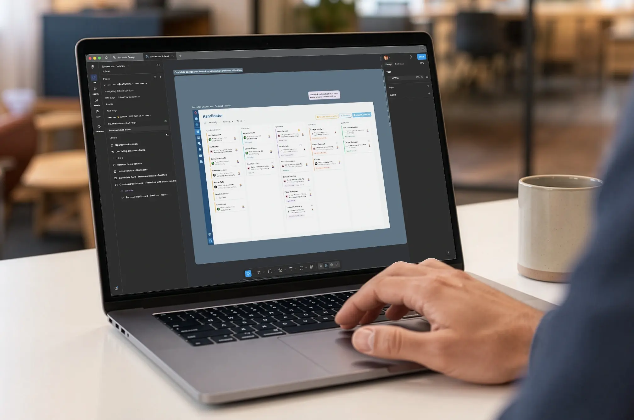 UX-designer arbetar med gränssnittsdesign i Figma på en laptop